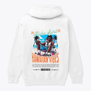 🕶 الطابع: تصميم فني لشخص يستمتع بأجواء الشاطئ تحت النخيل، مع عبارة “Aloha Spirit – Hawaiian Vibes” التي تعبّر عن حب الحياة وروح المغامرة.