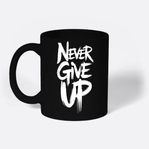 كوب القوة الأسود: "لا تستسلم أبدًا" | تحفيز يومي للمُكافحين